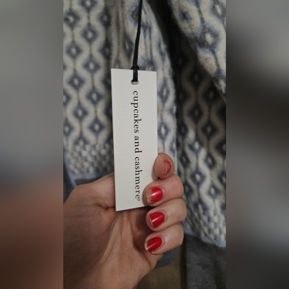 CUPCAKES and CASHMERE Diamond print soft cozy blue/cream cardigan. Size M NWT - Picture 7 of 12